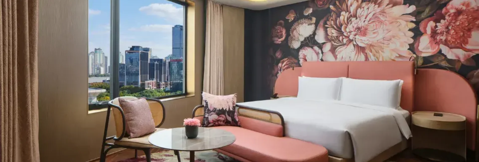 Deluxe City View Queen Room