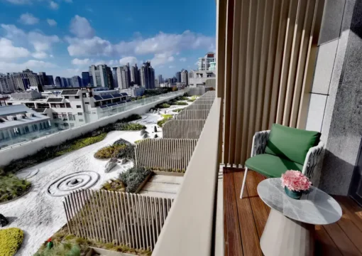 Deluxe Terrace Family Room