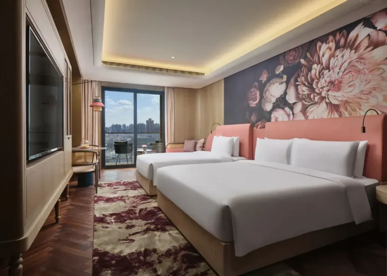 Deluxe Terrace Family Room