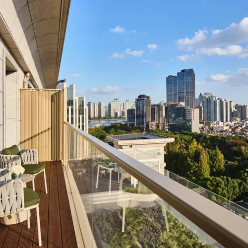 Grand Terrace Queen Room