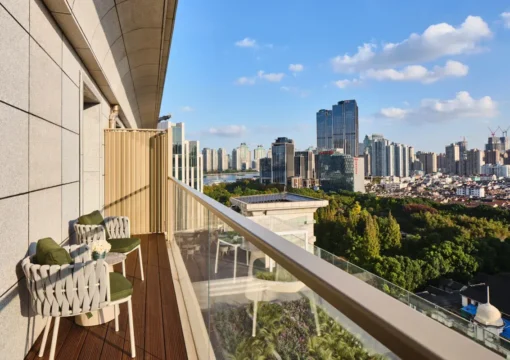 Grand Terrace Queen Room