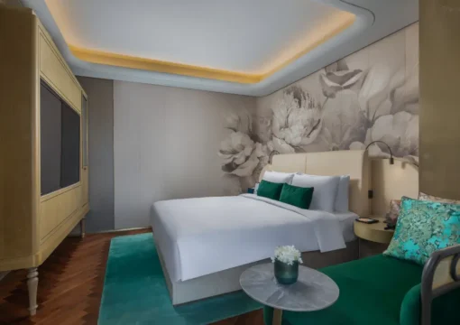 Grand Terrace Queen Room