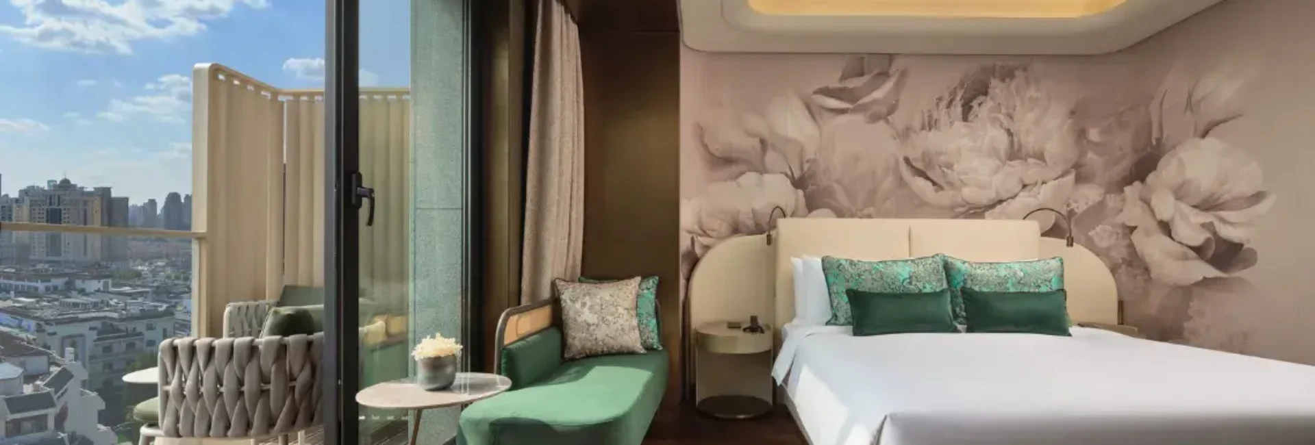 Grand Terrace Queen Room