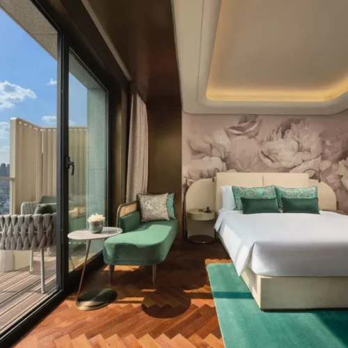 Grand Terrace Queen Room