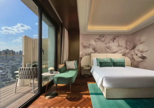 Grand Terrace Queen Room