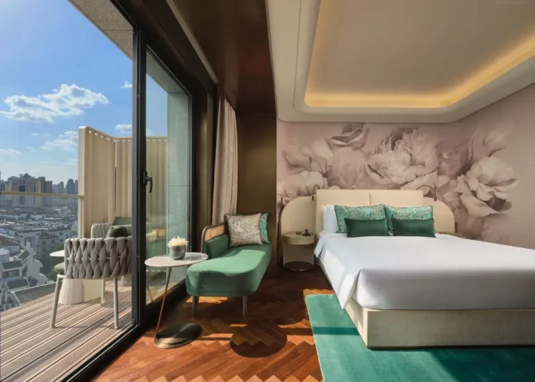 Grand Terrace Queen Room